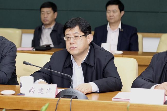 11月19日上午,山西省阳泉市委政法委王湜洲书记,市中院陈明华