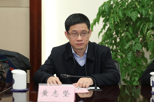 审委会专职委员姚辉,副巡视员叶春霞及该院有关职能部门负责人,深圳市