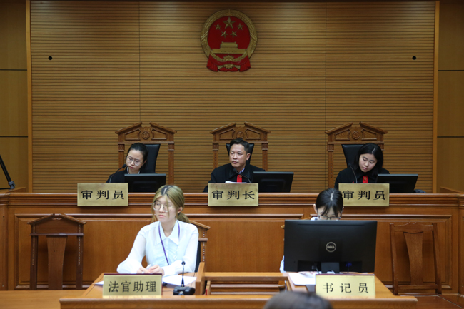 7月4日下午,我院香港,澳门及华政实习法律生在c111法庭联合进行